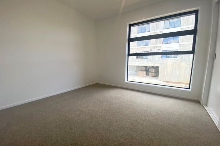 Photo of property in 50 Rauemi Way, Te Atatu South, Auckland, 0610