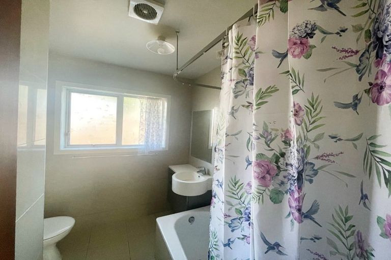 Photo of property in 6 Marr Road, Manurewa, Auckland, 2102