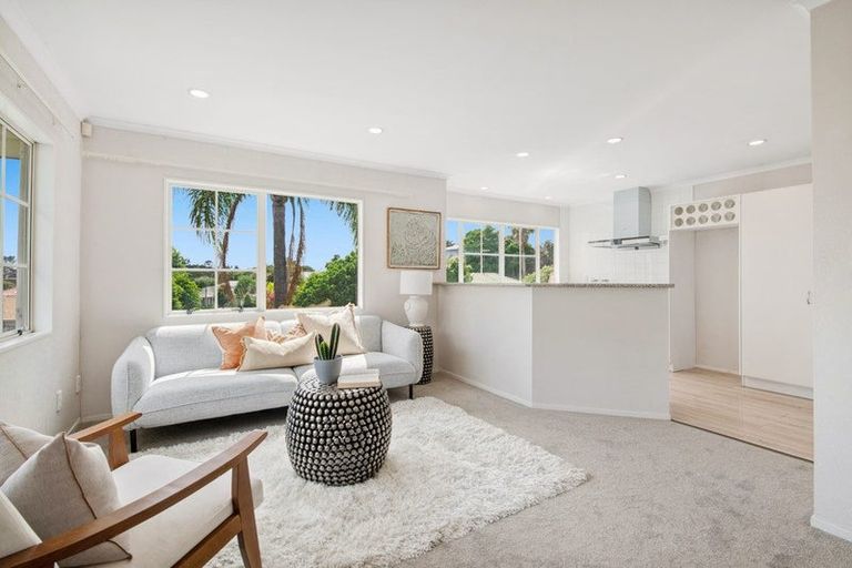 Photo of property in 28 Tyburn Lane, Unsworth Heights, Auckland, 0632