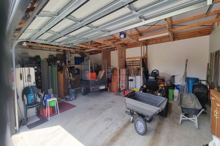 Photo of property in 152 Gladstone Road, Levin, 5571