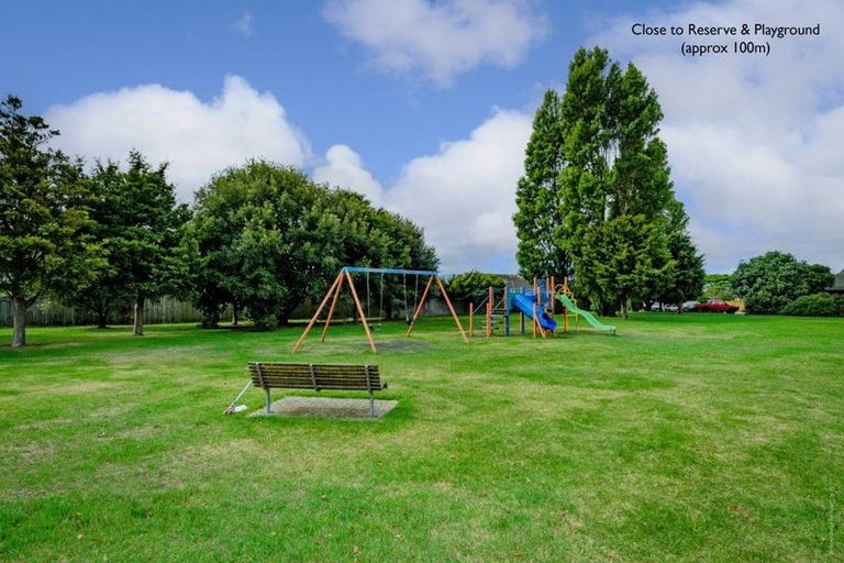 Photo of property in 2/25 Aberfoyle Place, Parklands, Christchurch, 8083