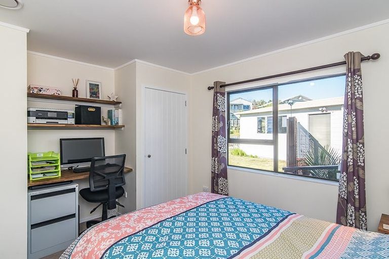 Photo of property in 21 Pitoitoi Street, Otaihanga, Paraparaumu, 5036