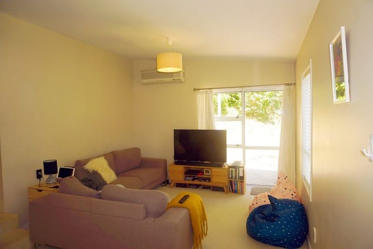 Photo of property in 55 Gatman Street, Birkdale, Auckland, 0626