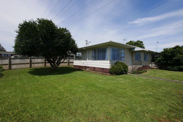 Photo of property in 1/32 Challen Close, Conifer Grove, Takanini, 2112