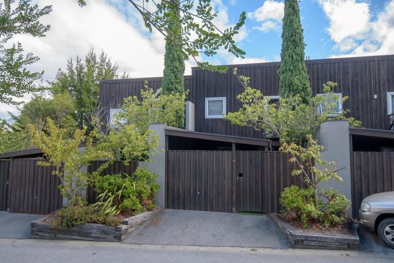 Photo of property in 37-39 Hallenstein Street, Queenstown, 9300