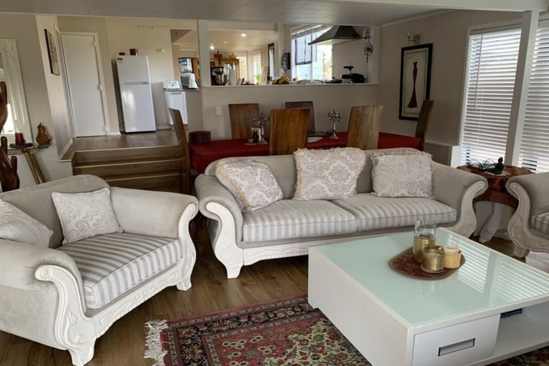 Photo of property in 63 Tawa Road, Kumeu, 0891