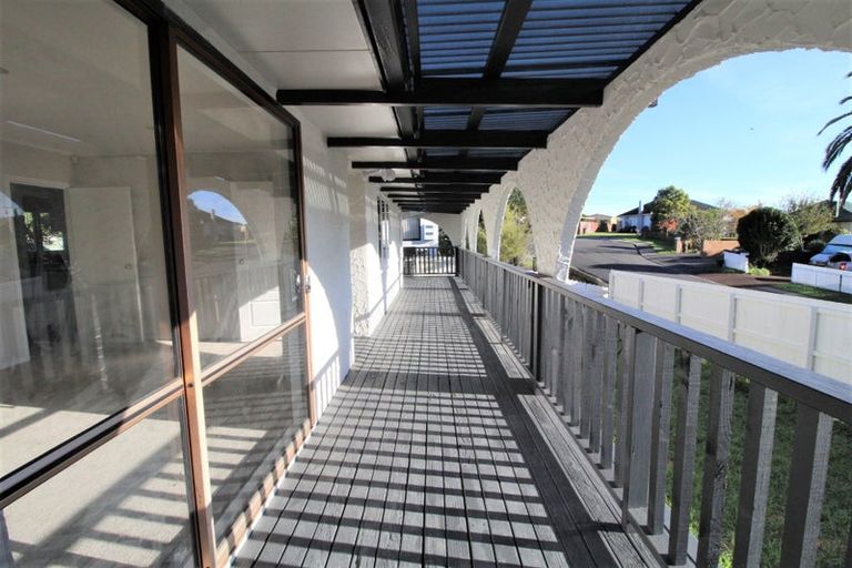 Photo of property in 44 Kervil Avenue, Te Atatu Peninsula, Auckland, 0610