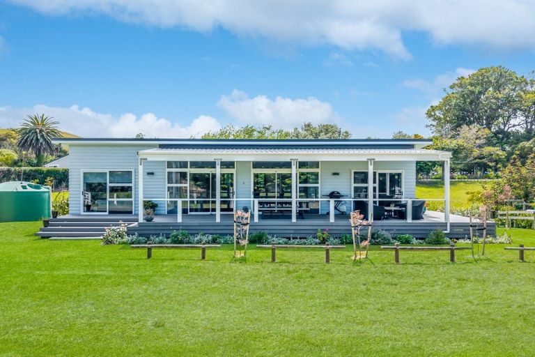 Photo of property in 4 Pinedale Crescent, Riversdale Beach, Masterton, 5872
