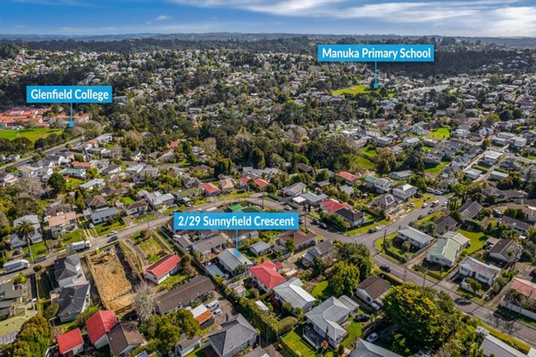 Photo of property in 2/29 Sunnyfield Crescent, Glenfield, Auckland, 0629