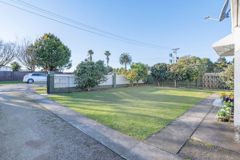 Photo of property in 1/35 Waterview Road West, Takanini, 2112