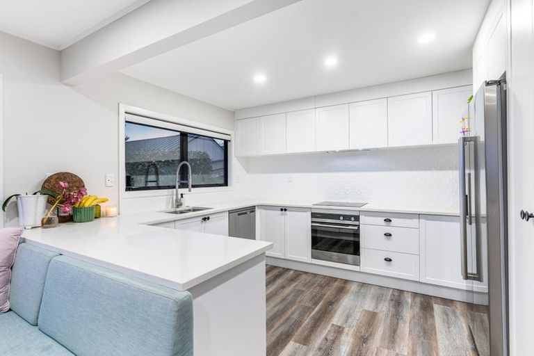 Photo of property in 2/33 Parr Terrace, Castor Bay, Auckland, 0620
