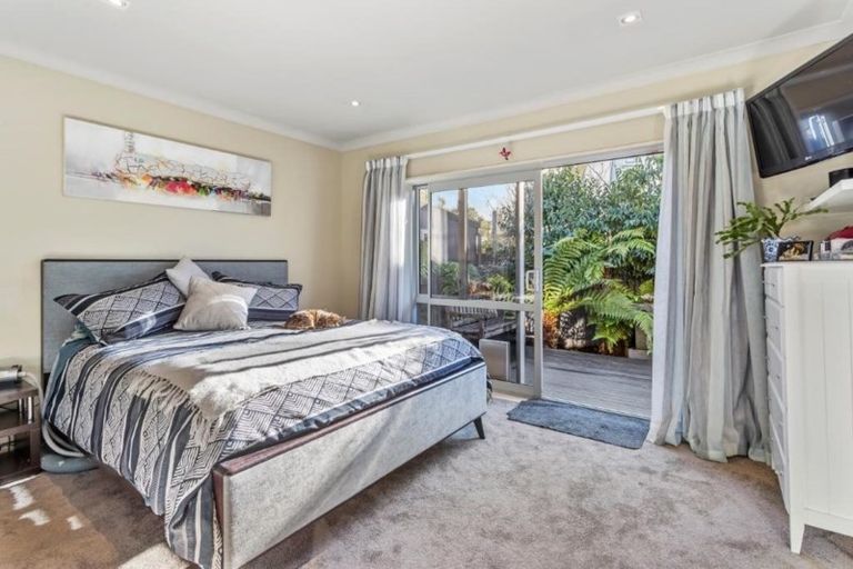 Photo of property in 195 Centaurus Road, Saint Martins, Christchurch, 8022