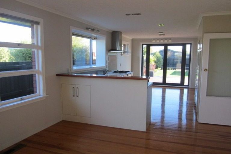 Photo of property in 72 Toorak Avenue, Avonhead, Christchurch, 8042