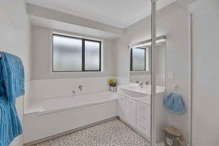 Photo of property in 9a Wilton Street, Westown, New Plymouth, 4310