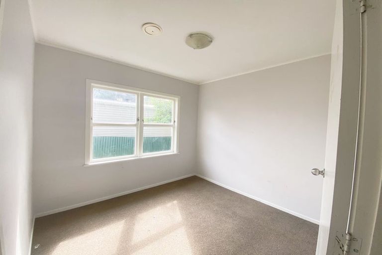 Photo of property in 5 Silver Birch Rise, Henderson, Auckland, 0612