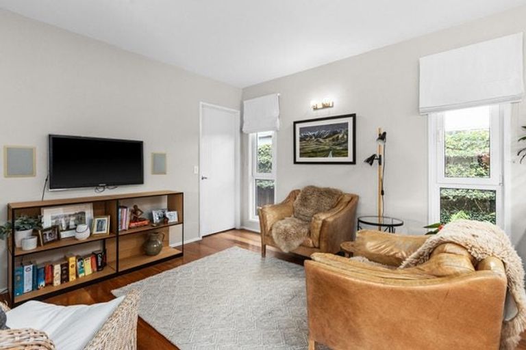 Photo of property in 18a Cambridge Terrace, Taradale, Napier, 4112