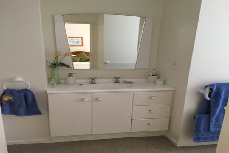 Photo of property in 3 Fayette Place, Te Atatu South, Auckland, 0610