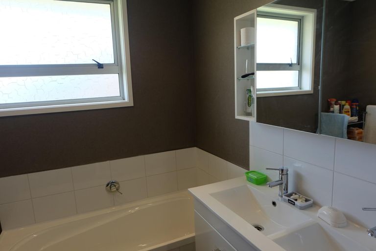 Photo of property in 28 Mcvie Road, Huntly, 3700