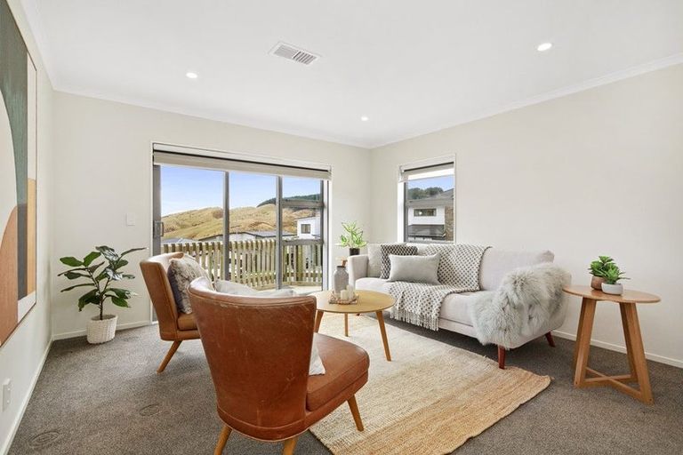 Photo of property in 127 Amesbury Drive, Churton Park, Wellington, 6037