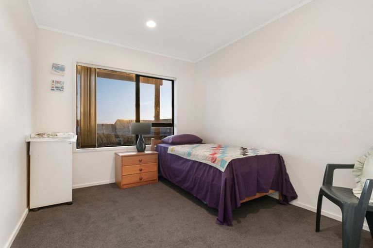 Photo of property in 1a Lobelia Rise, Goodwood Heights, Auckland, 2105