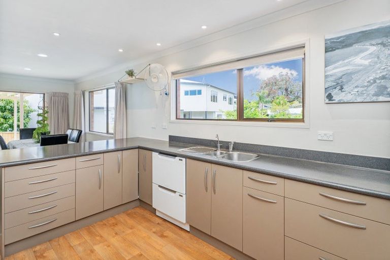 Photo of property in 2 Hamilton Crescent, Whitianga, 3510