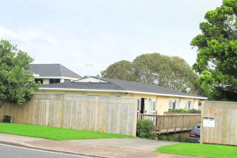 Photo of property in 2/51 Marellen Drive, Red Beach, 0932