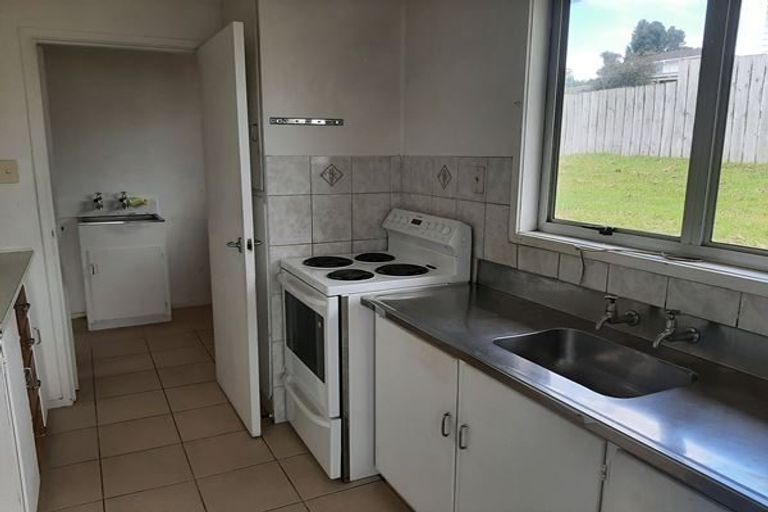 Photo of property in 33 Kaikoura Street, Henderson, Auckland, 0612