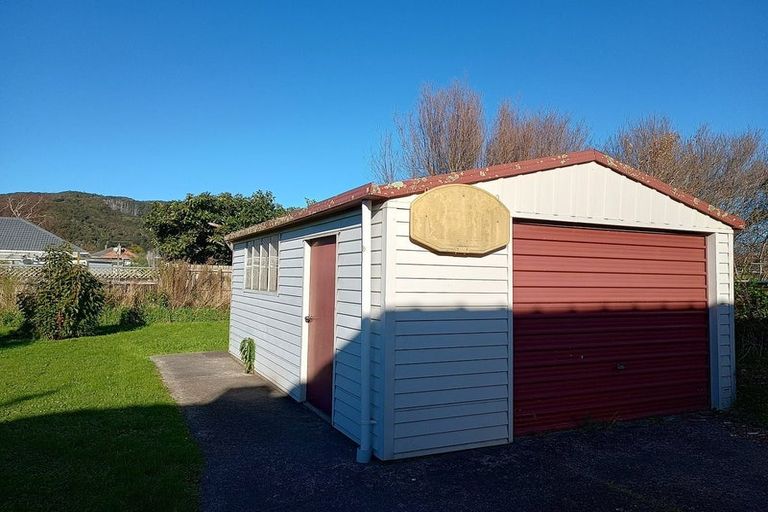 Photo of property in 50 Compton Crescent, Taita, Lower Hutt, 5011
