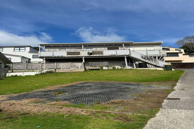 Photo of property in 1/23 Sovereign Place, Glenfield, Auckland, 0629