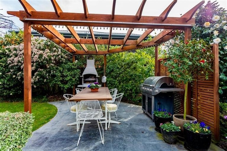 Photo of property in 8 Dorfold Mews, Avonhead, Christchurch, 8042