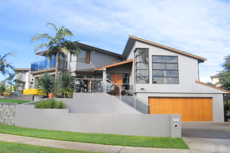 Photo of property in 3 Penwood Close, East Tamaki Heights, Auckland, 2016