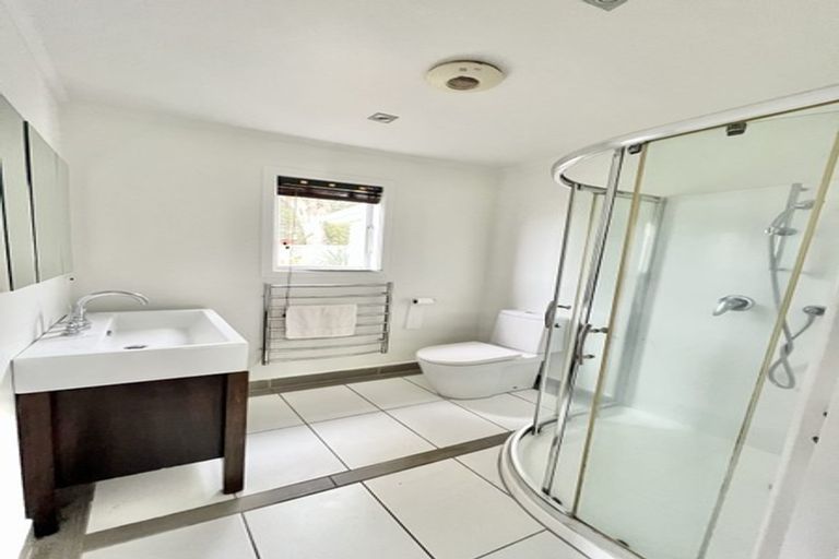 Photo of property in 14 Isobel Road, Greenhithe, Auckland, 0632