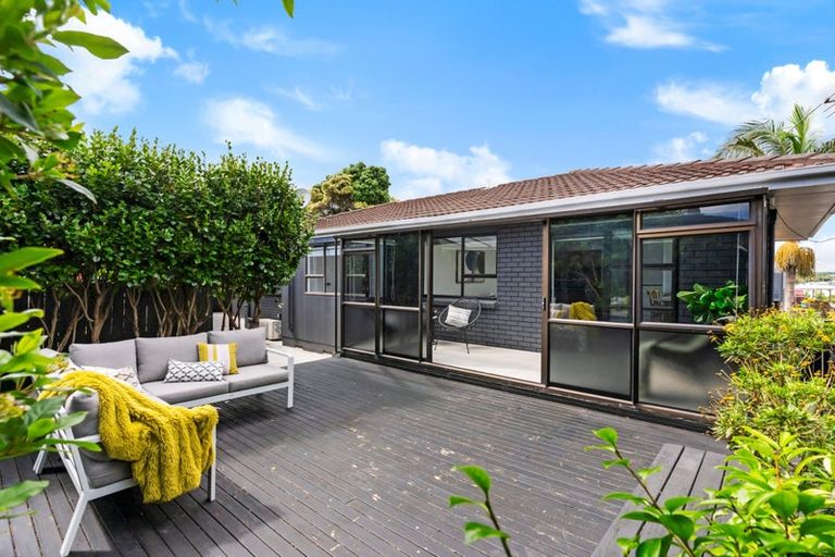 Photo of property in 1/131 Botany Road, Botany Downs, Auckland, 2010