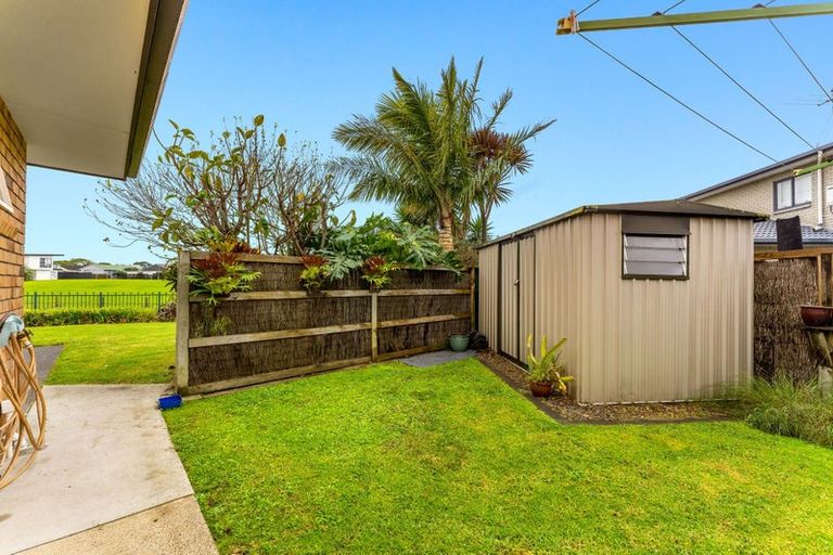 Photo of property in 2 Piriti Drive, Te Atatu Peninsula, Auckland, 0610