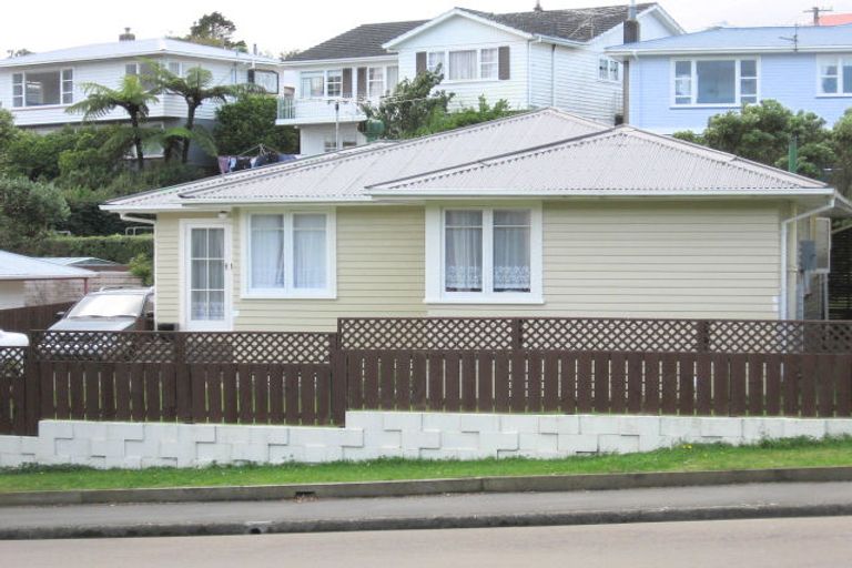 Photo of property in 88 Kenmore Street, Newlands, Wellington, 6037