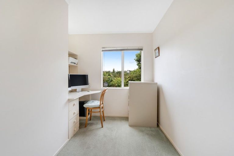 Photo of property in 18 Gibson Place, Mellons Bay, Auckland, 2014