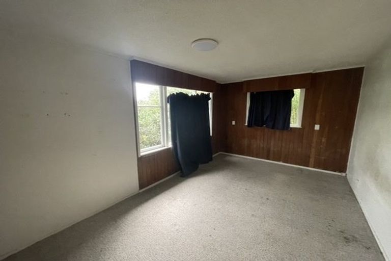 Photo of property in 2 Donovan Avenue, Massey, Auckland, 0614