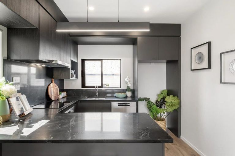 Photo of property in 2/1 Egremont Street, Belmont, Auckland, 0622