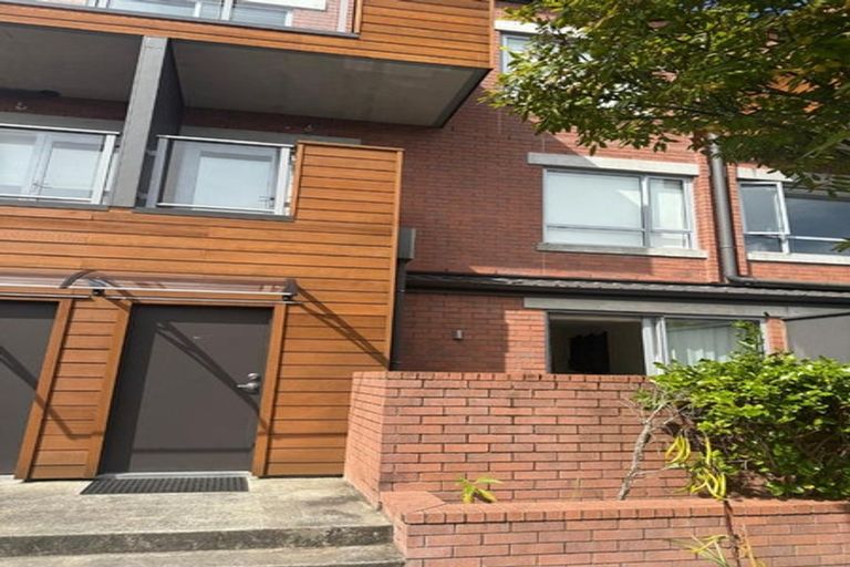 Photo of property in 5/160c Hobsonville Point Road, Hobsonville, Auckland, 0616