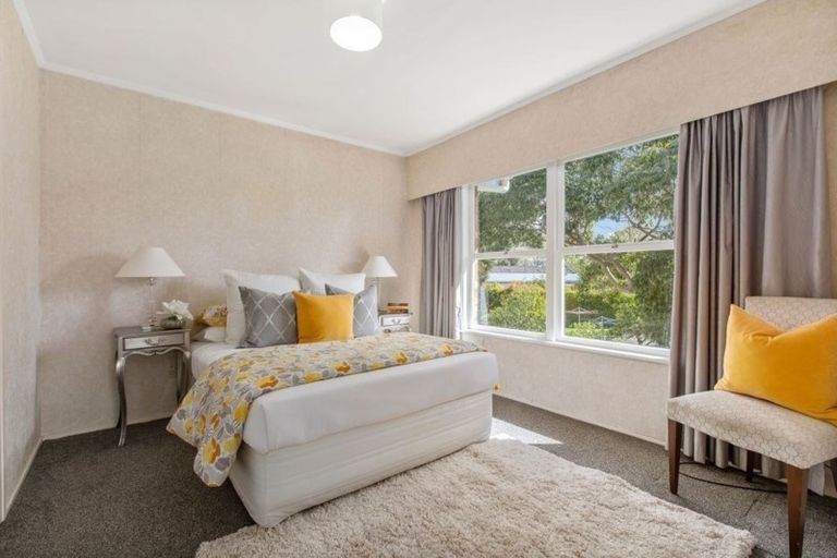 Photo of property in 1/10 Ellice Road, Totara Vale, Auckland, 0629