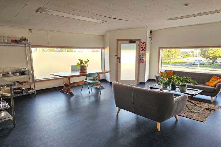 Photo of property in 61 Rimu Street, New Lynn, Auckland, 0600