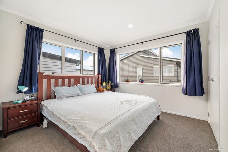 Photo of property in 30 Sorrel Crescent, Bucklands Beach, Auckland, 2012