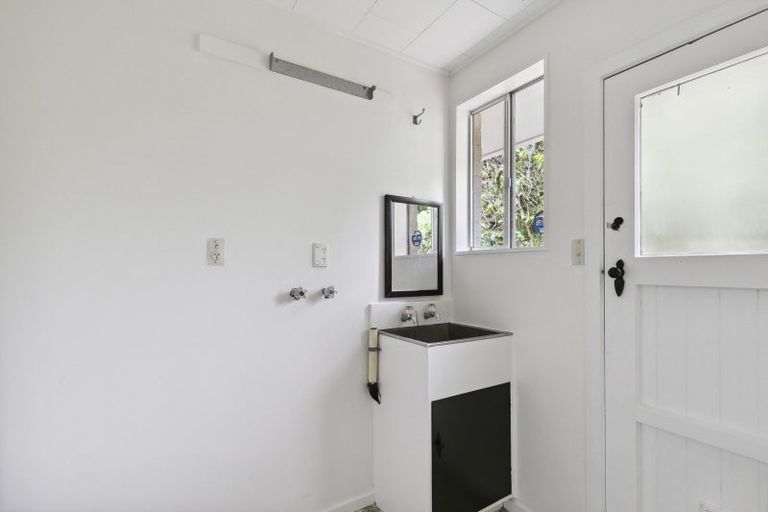 Photo of property in 28 Chamberlain Road, Karori, Wellington, 6012