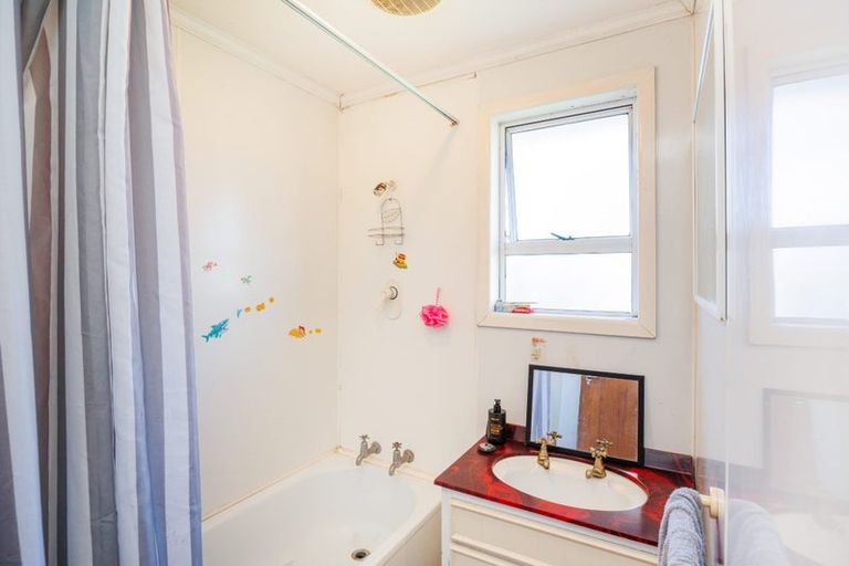 Photo of property in 28 Benmore Avenue, Cloverlea, Palmerston North, 4412