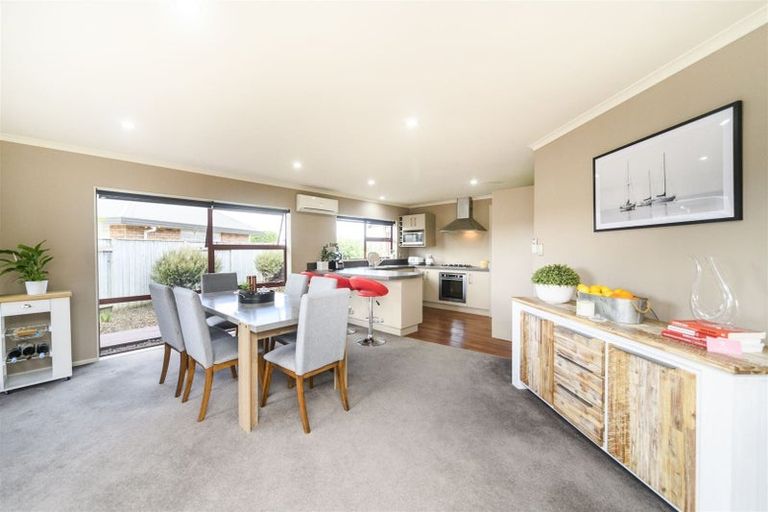 Photo of property in 40 Geneva Terrace, Kelvin Grove, Palmerston North, 4414