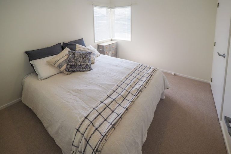Photo of property in 17 Crown Hill, Paraparaumu, 5032