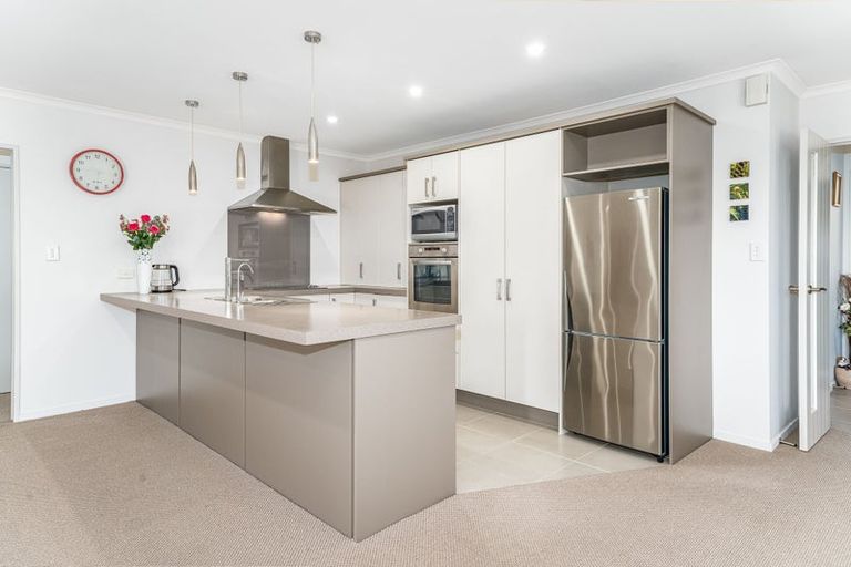 Photo of property in 19 Tongariro Drive, Aotea, Porirua, 5024