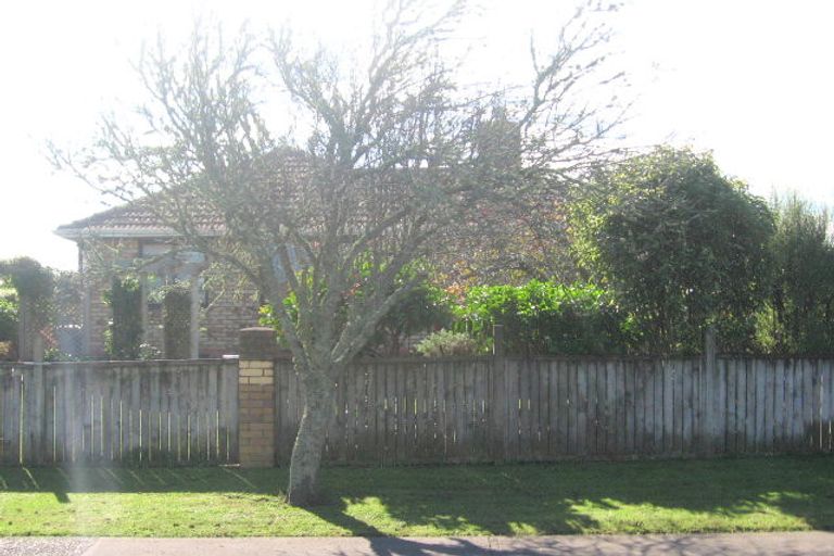 Photo of property in 49 Smythe Road, Henderson, Auckland, 0612