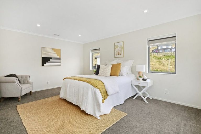 Photo of property in 127 Amesbury Drive, Churton Park, Wellington, 6037