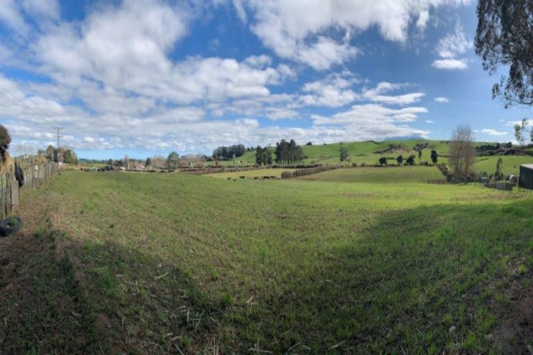 Photo of property in 169 Rawhitiroa Road, Eltham, 4398